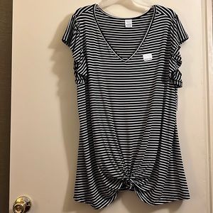 Striped Maternity Knot Top 🌺NWT🌺